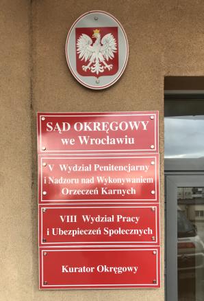 [VIDEO] Czy wrocławskiego TULIPANA dziś znów ochroni przed więzieniem wrocławski sąd? By mógł dalej krzywdzić kobiety i wyłudzać miliony?