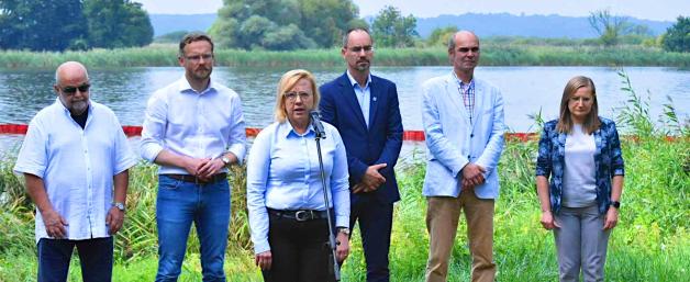 Złote algi w Odrze - briefing minister Anny Moskwy w Gryfinie